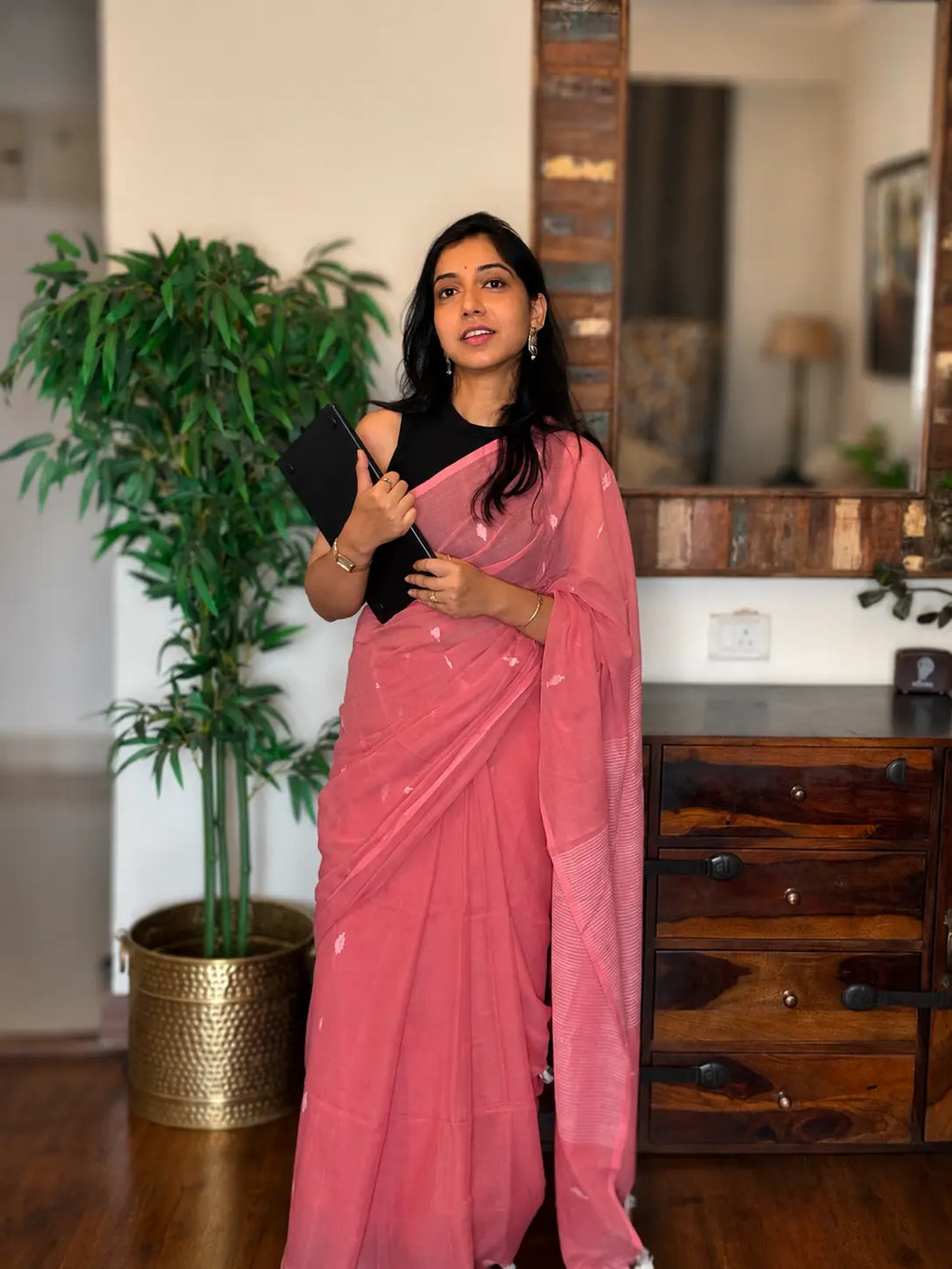 Handwoven Cotton Jamdani Saree – Arunika