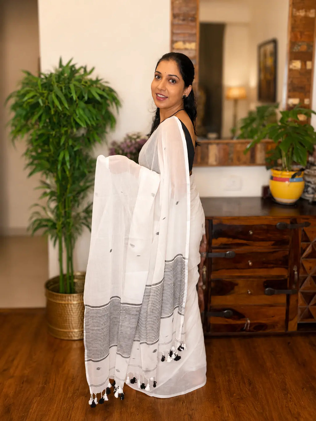 Handwoven Cotton Jamdani Saree – Shubhra