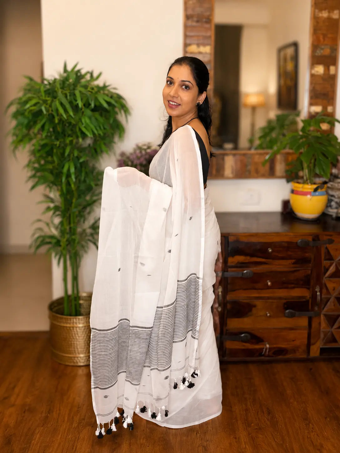 Handwoven Cotton Jamdani Saree – Shubhra
