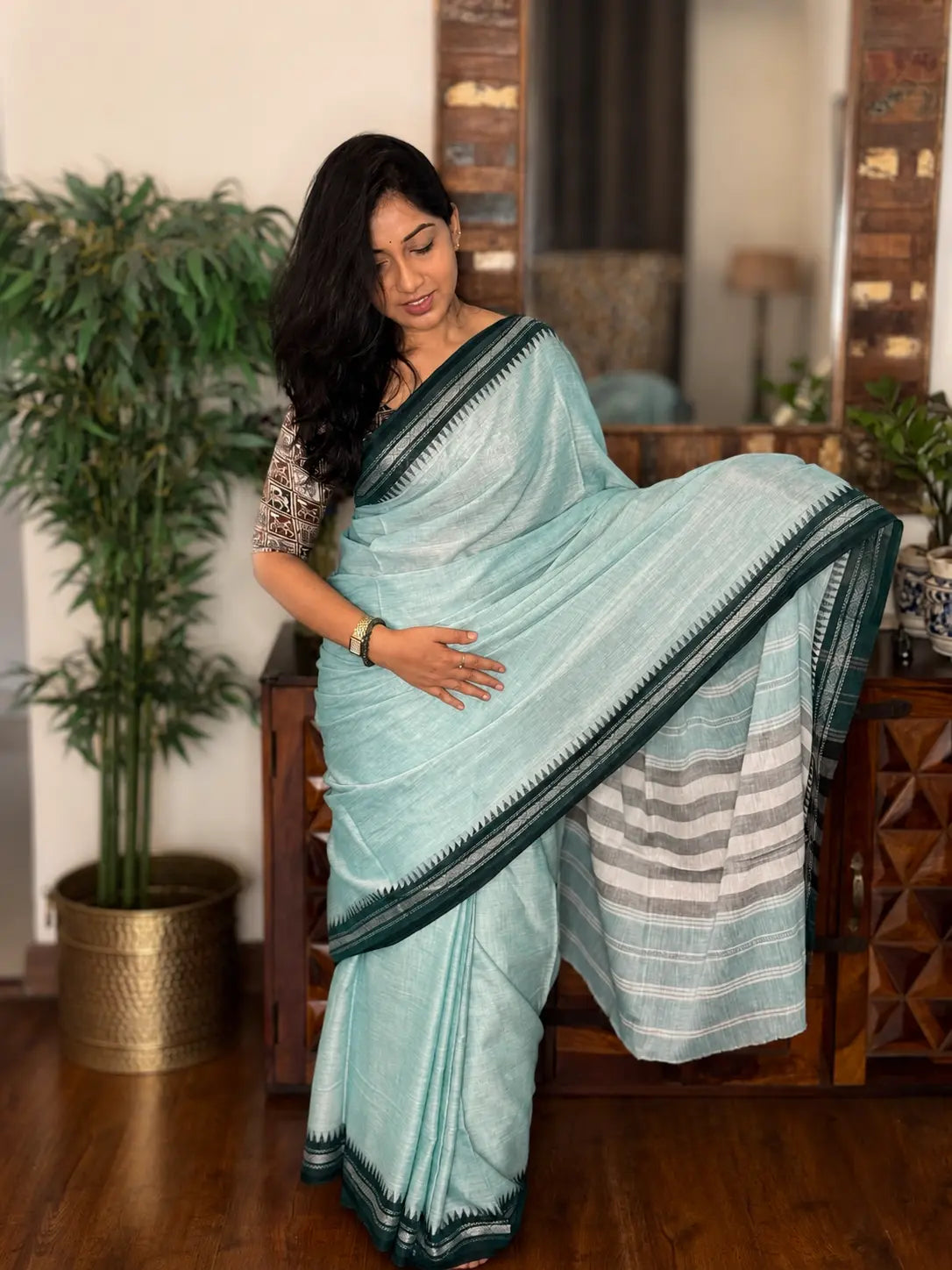 Handwoven Dhaniakhali – Neelima