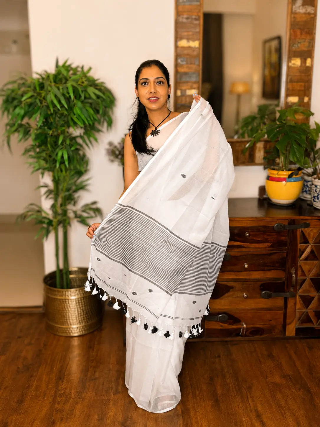 Handwoven Cotton Jamdani Saree – Shubhra