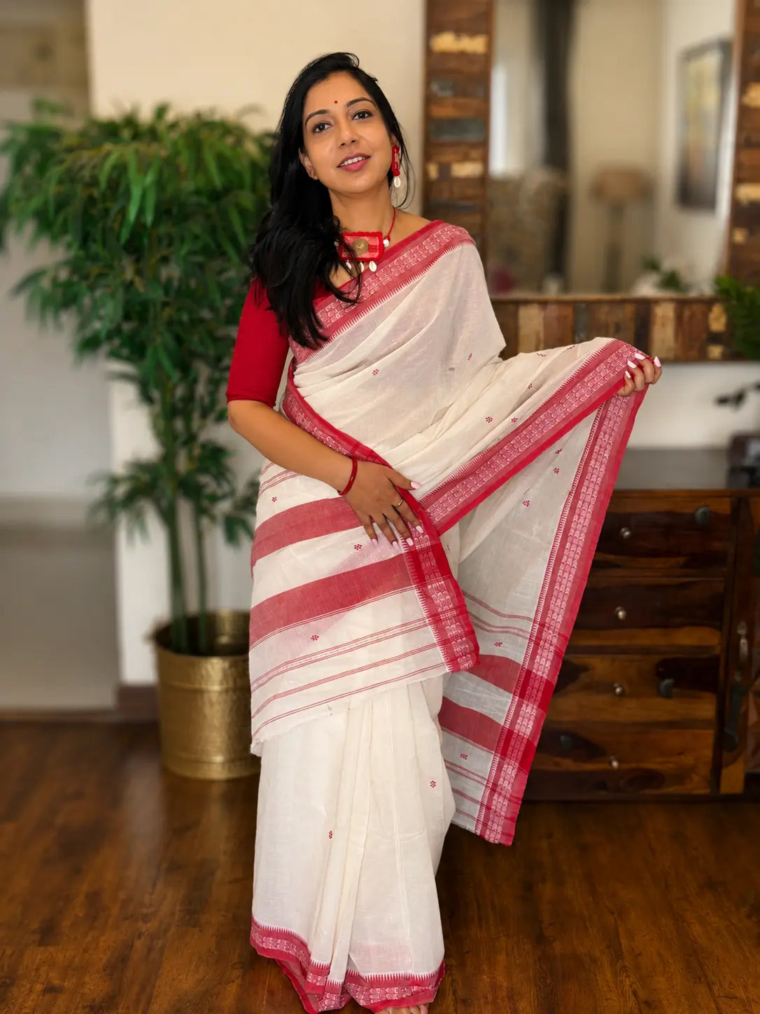 Shiuli pure handwoven white Dhaniakhali cotton saree in soft breathable cotton for office wear, festive mornings, and everyday elegance