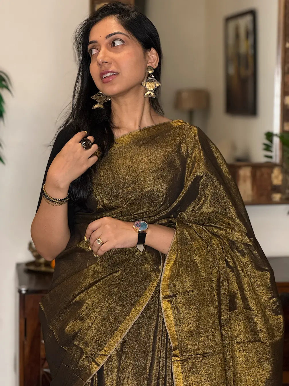 Women wearing Golden zari border detail on handwoven tissue saree