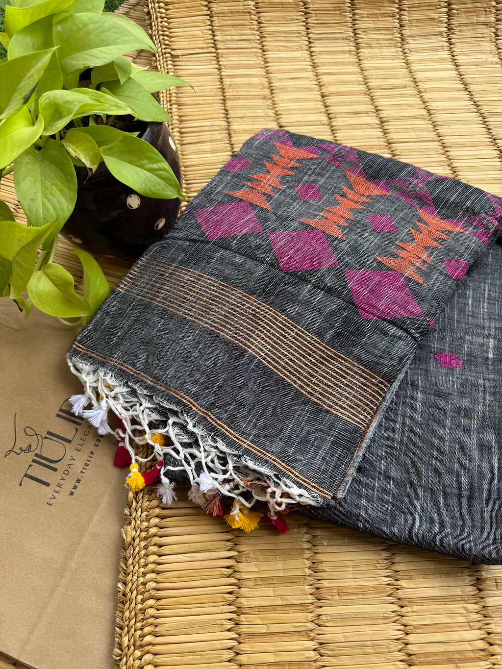 Linen – Dhusarika