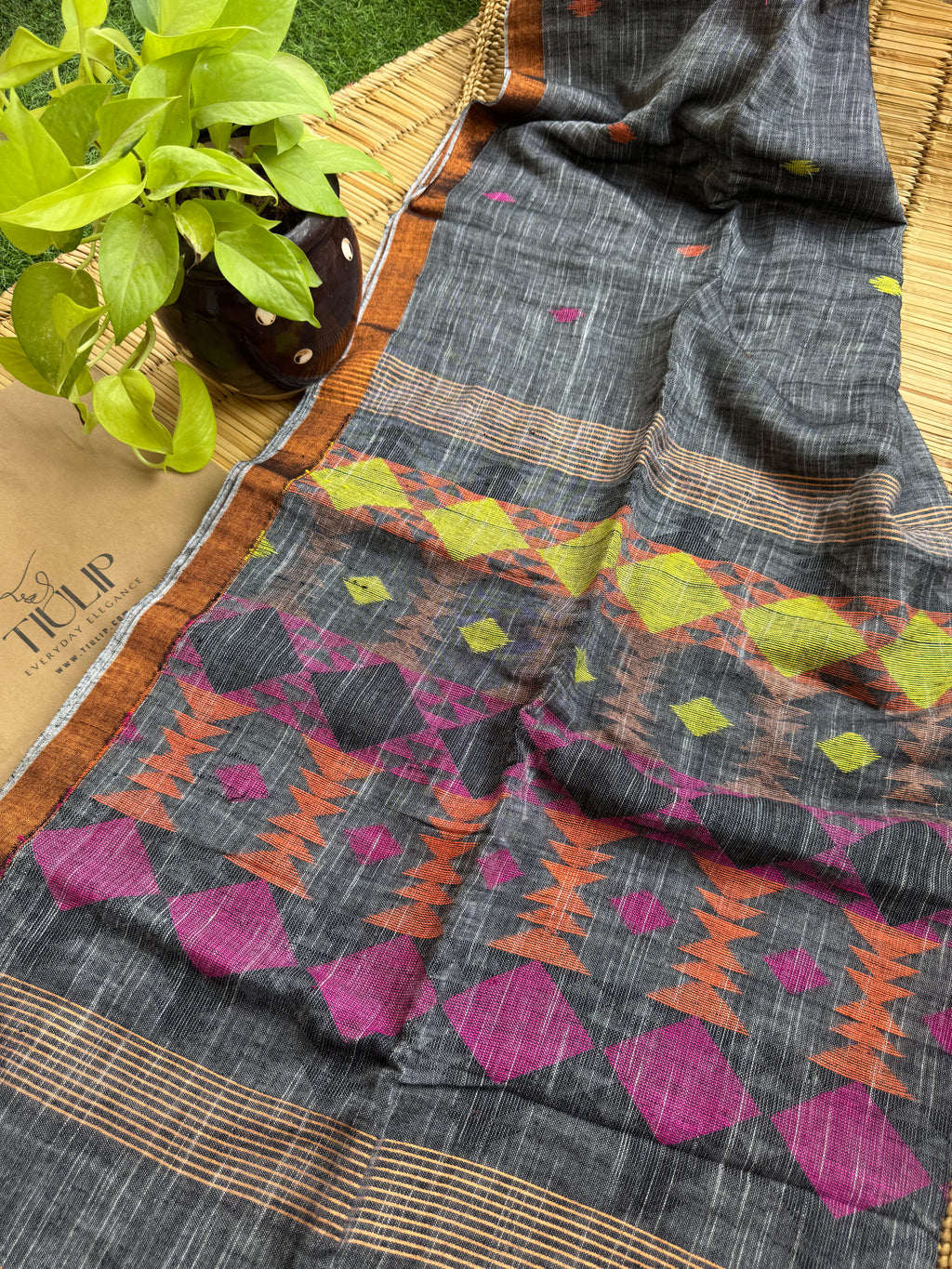 Linen – Dhusarika
