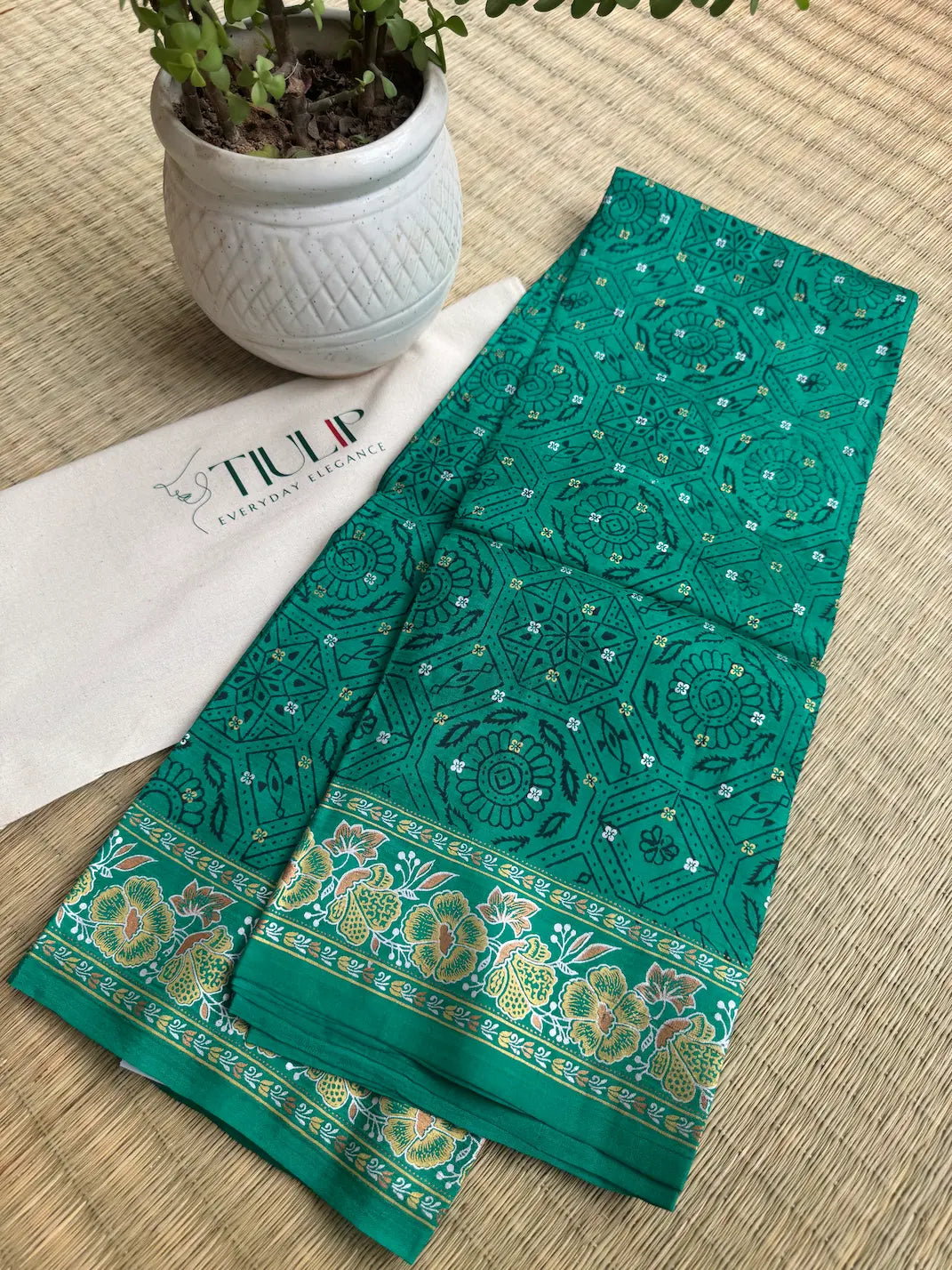 Harini pure Murshidabad silk green saree with a soft lustrous finish, lightweight drape, and elegant Bengal craftsmanship for festive occasions
