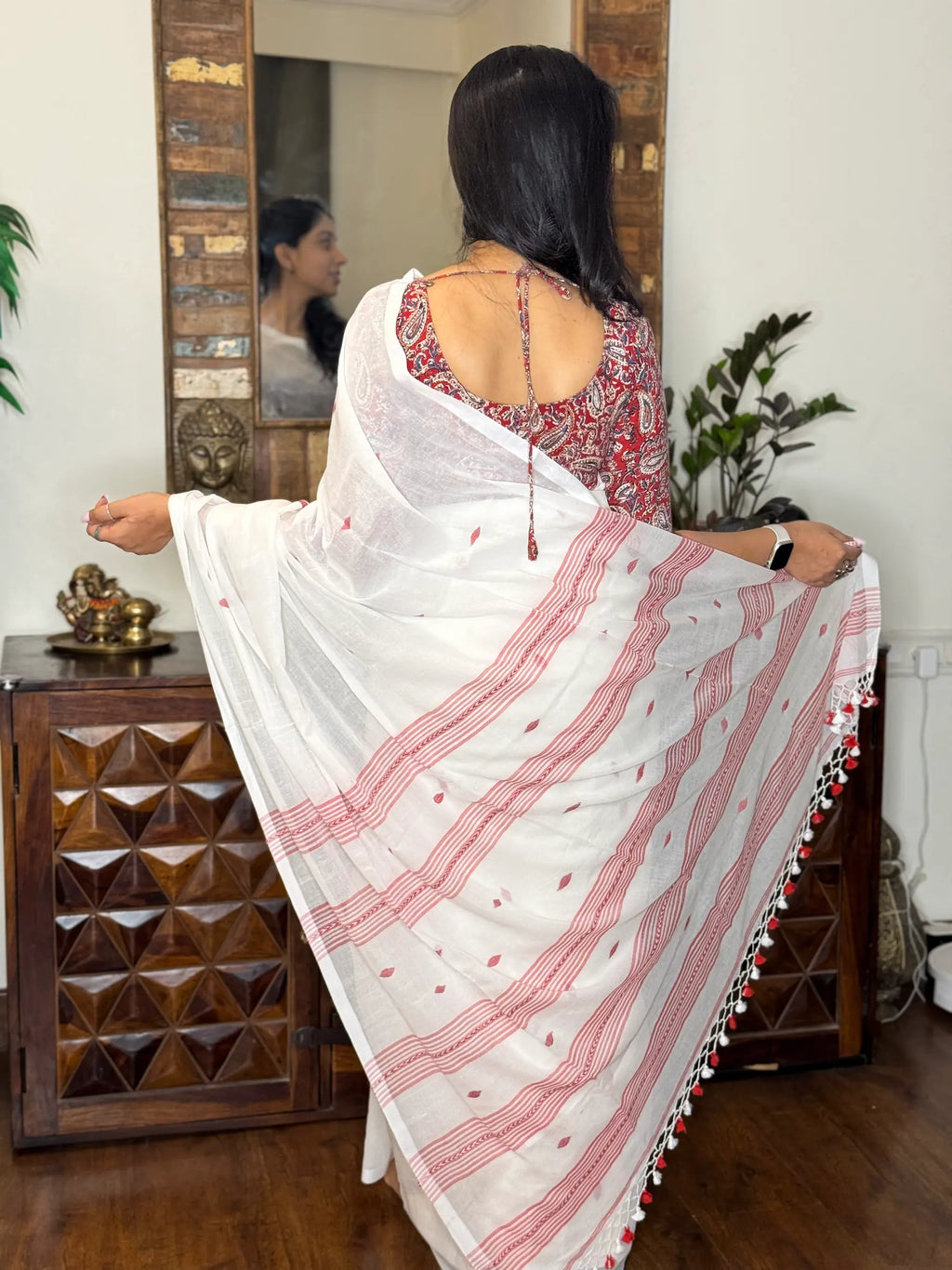 Handwoven Cotton Jamdani Saree – Shwetambara