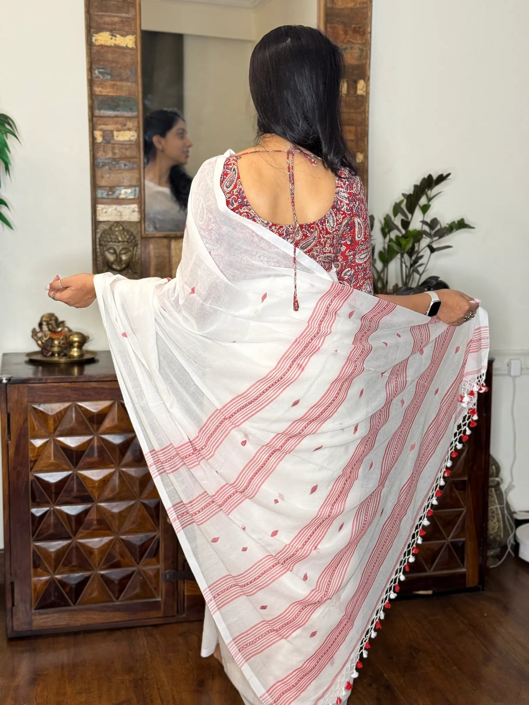 Handwoven Cotton Jamdani Saree – Shwetambara