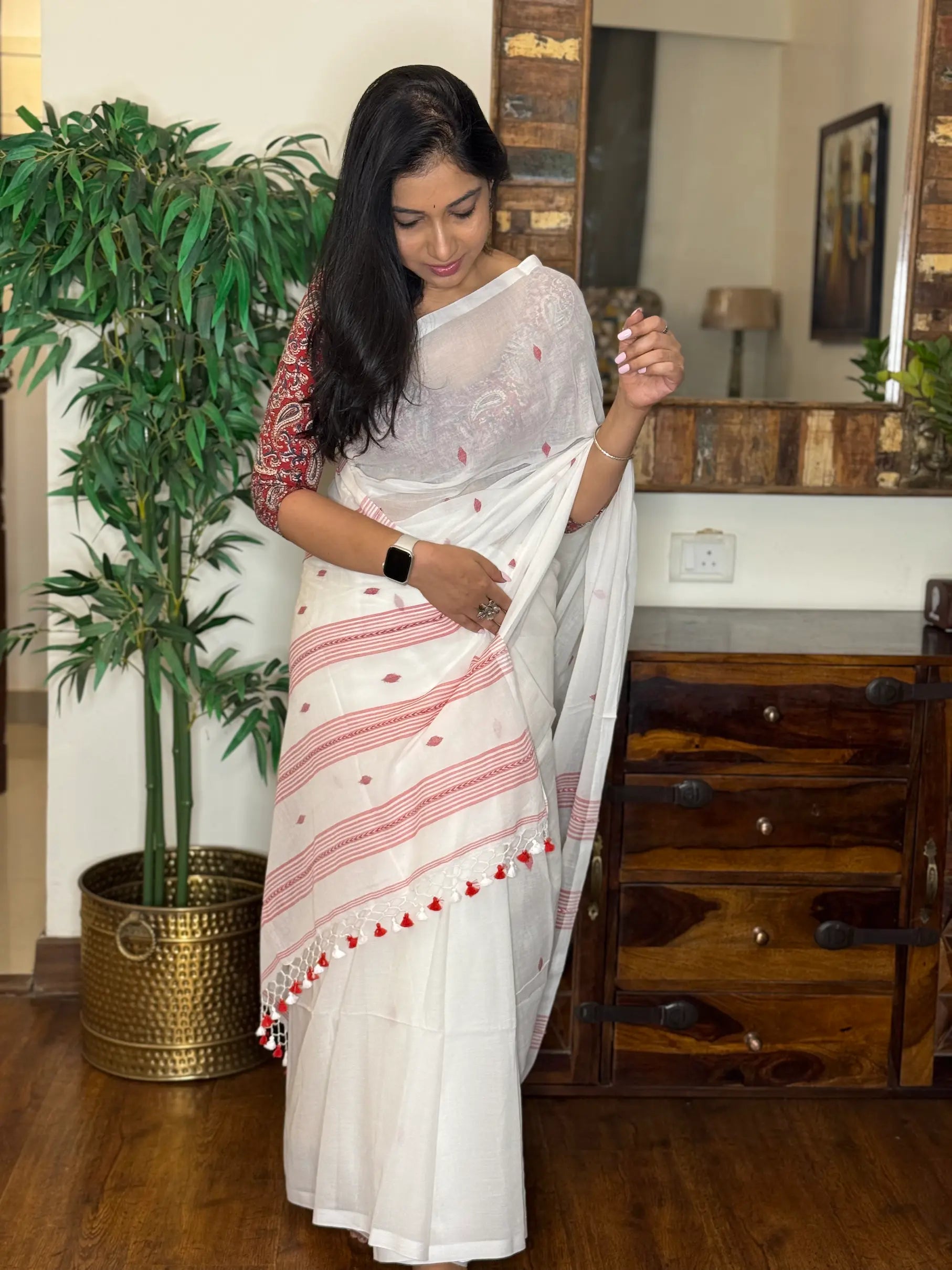 Handwoven Cotton Jamdani Saree – Shwetambara