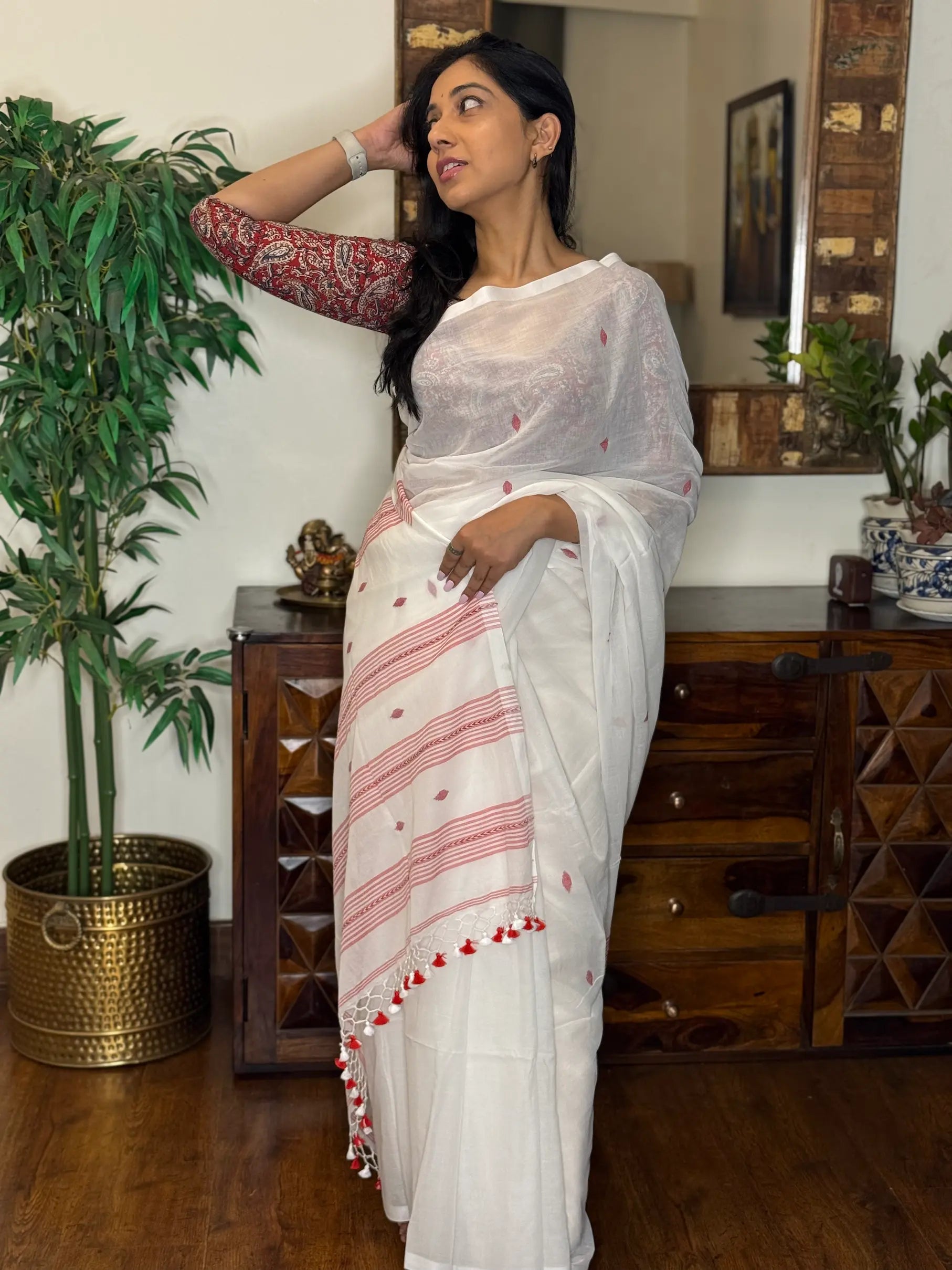 Handwoven Cotton Jamdani Saree – Shwetambara