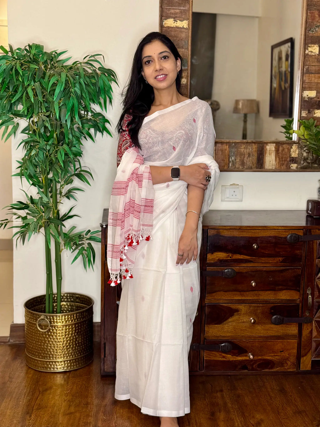 Woman wearing white handwoven cotton Jamdani saree with traditional motifs